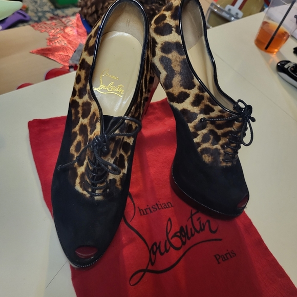 Christian Louboutin - Picture 4 of 9